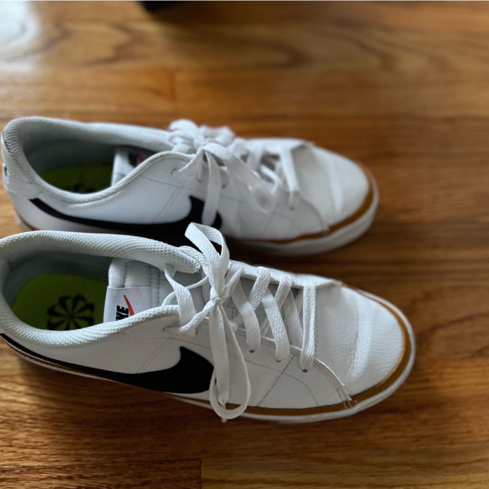 Nike White and Black Sneakers